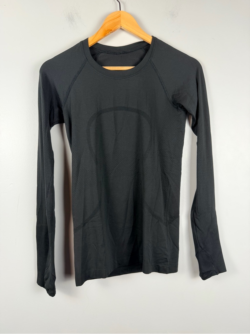 Lululemon Swiftly Tech Long Sleeve Shirt 2.0 Black Size 4